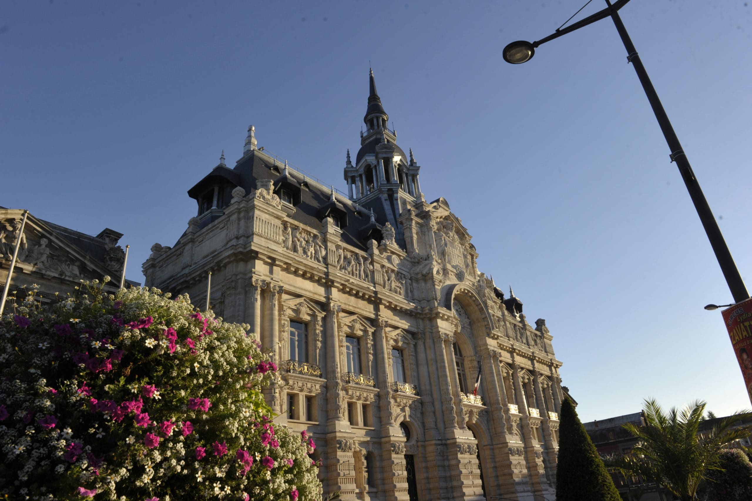 Hôtel de Ville de la ville de roubaix, Ville ou est basée Huggii